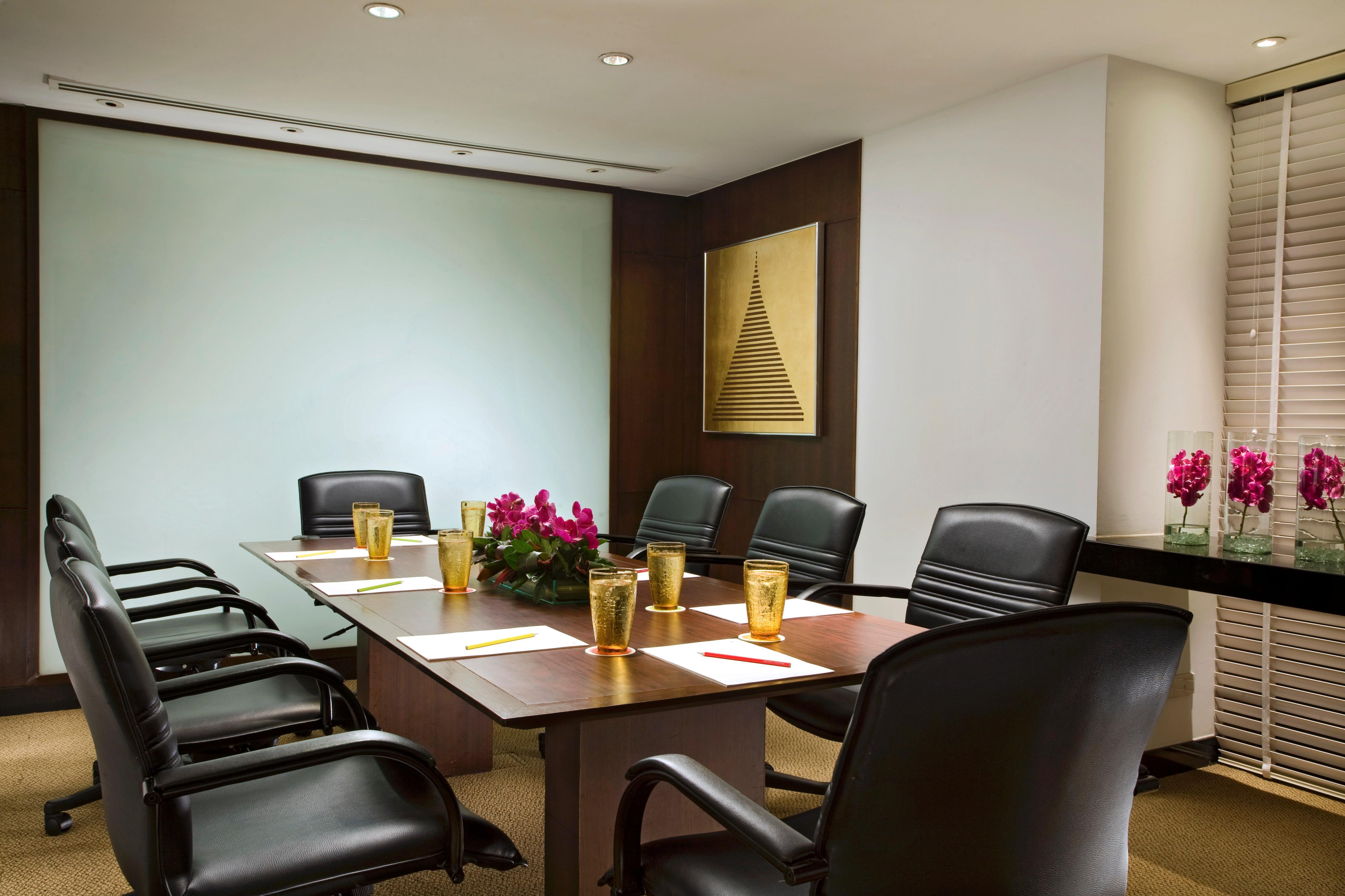 Nh Bangkok Sukhumvit Boulevard Buitenkant foto A boardroom at a hotel