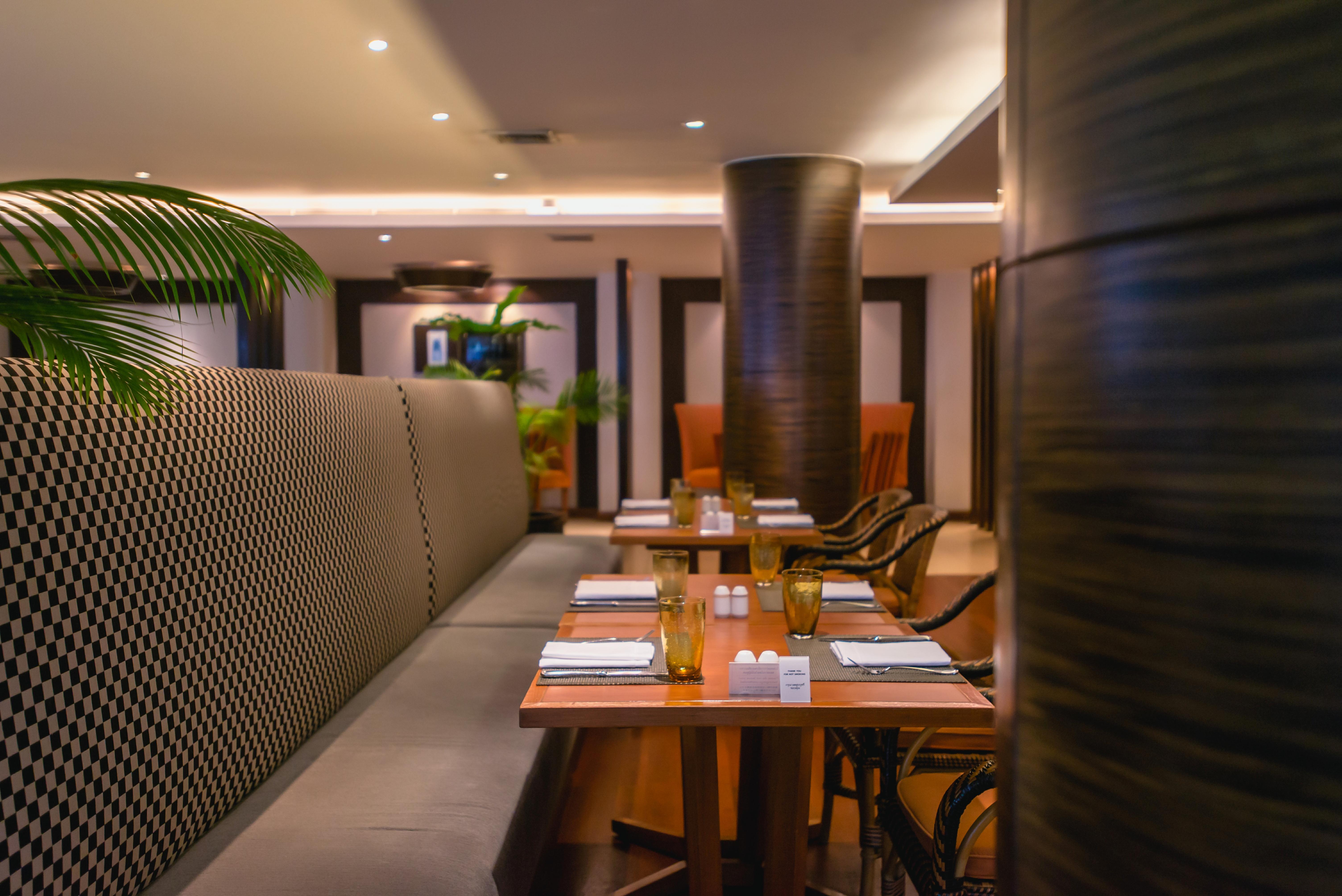 Nh Bangkok Sukhumvit Boulevard Buitenkant foto Interior of the restaurant