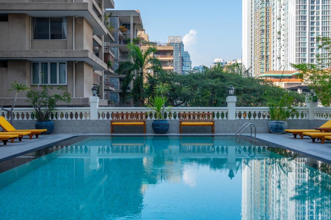 Nh Bangkok Sukhumvit Boulevard Buitenkant foto The swimming pool at the hotel