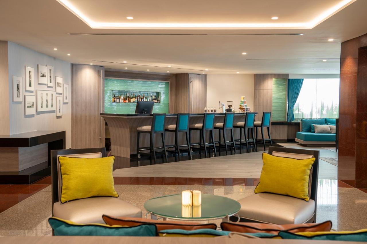 Nh Bangkok Sukhumvit Boulevard Buitenkant foto The bar at the hotel