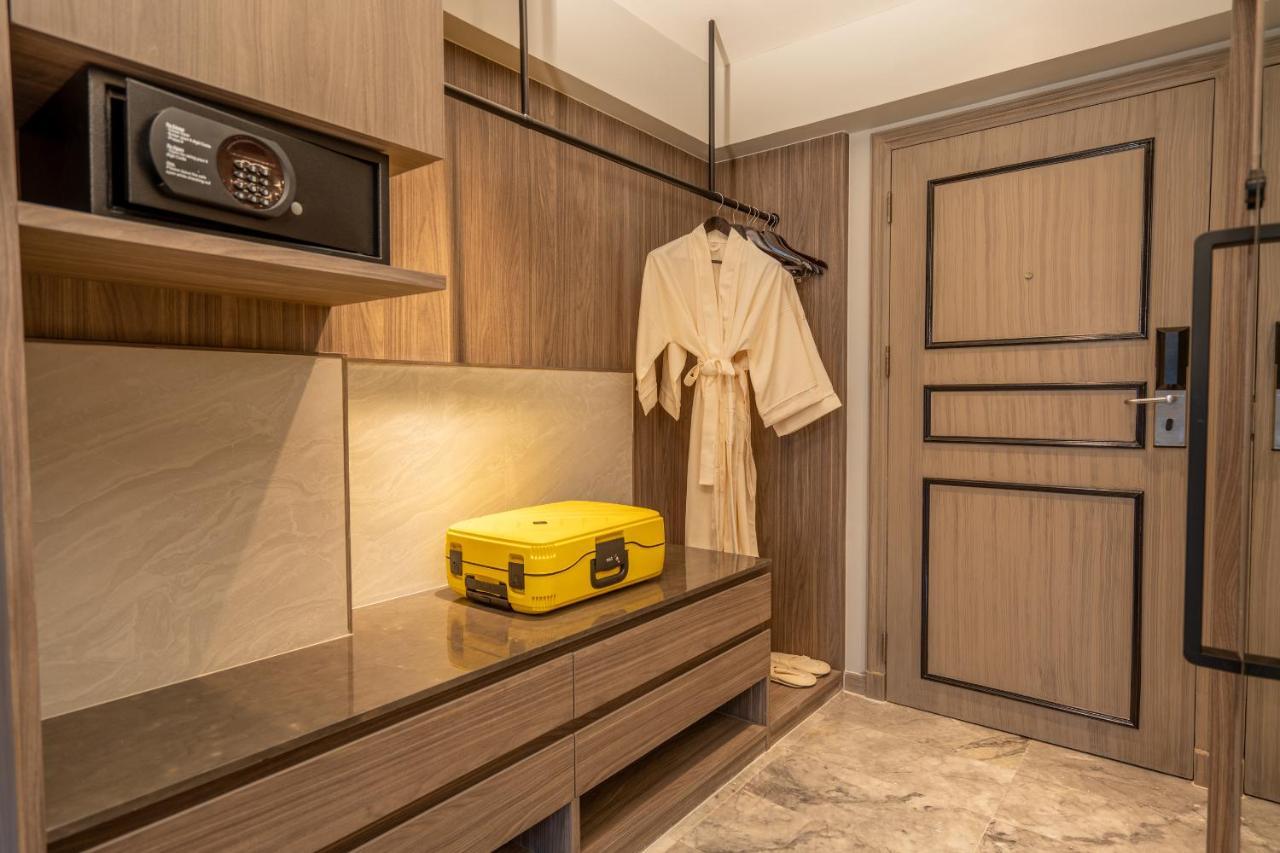 Nh Bangkok Sukhumvit Boulevard Buitenkant foto A safe in a hotel room